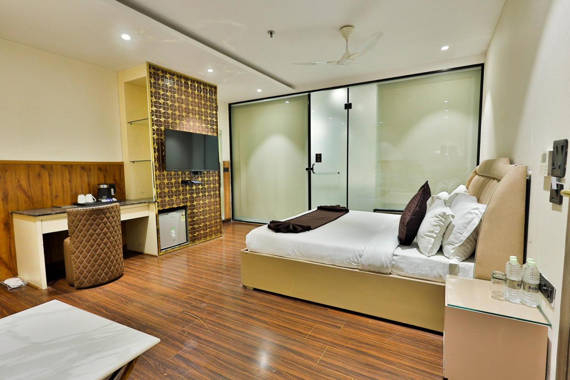 Clay Inn Hotels, Paschim Vihar Delhi  Exterior foto