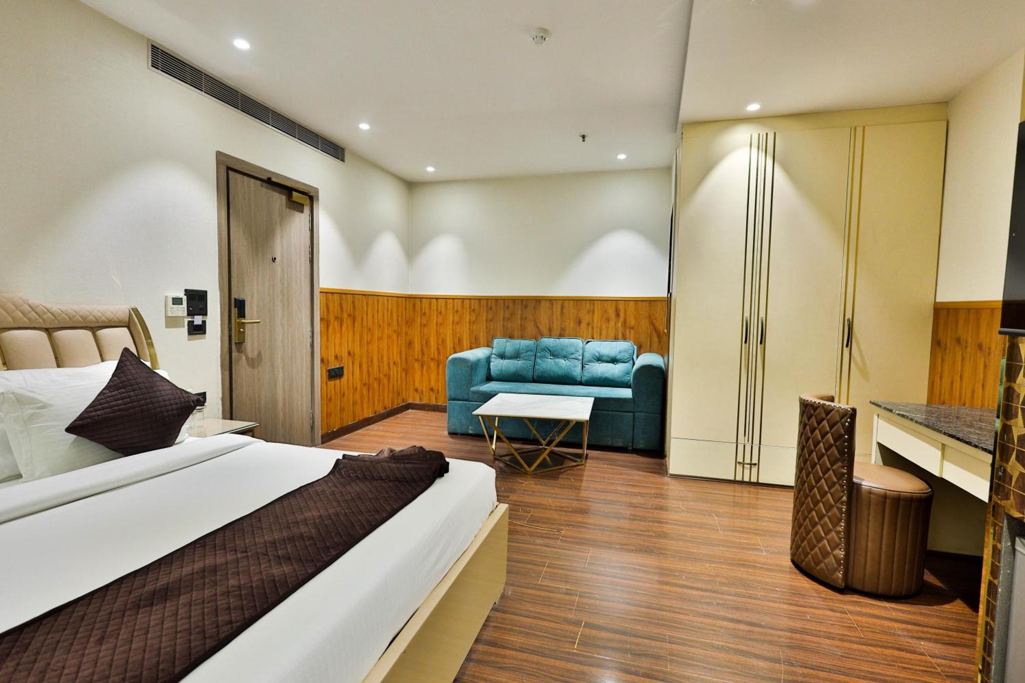 Clay Inn Hotels, Paschim Vihar Delhi  Exterior foto