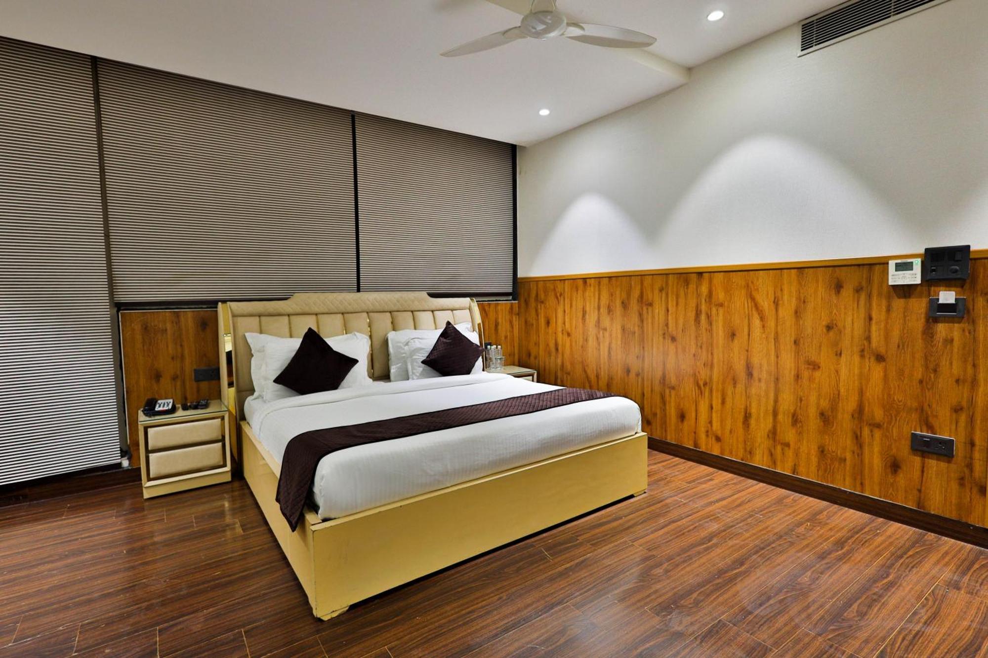 Clay Inn Hotels, Paschim Vihar Delhi  Exterior foto